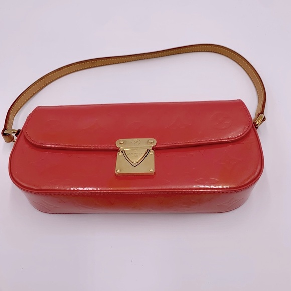 Auth Louis Vuitton LV Pink Framboise Vernis Monogram Leather Malibu Street Bag - Picture 4 of 16